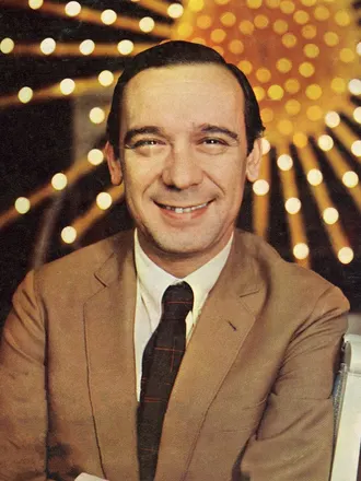 Raul Solnado, Portuguese comedian, on the cover of the first issue of the magazine Nova Antena, 1 November 1968.